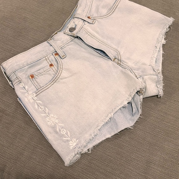 🌸 Levi's Light Wash Denim Shorts - W25 🌸 - Picture 5 of 6